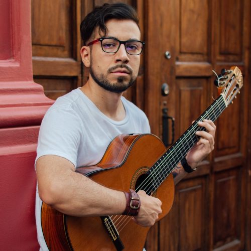 Bastian Inostroza – Guitarra clásica