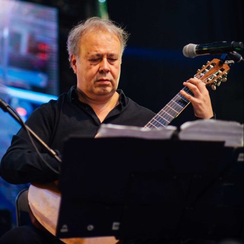Romilo Orellana- Guitarra